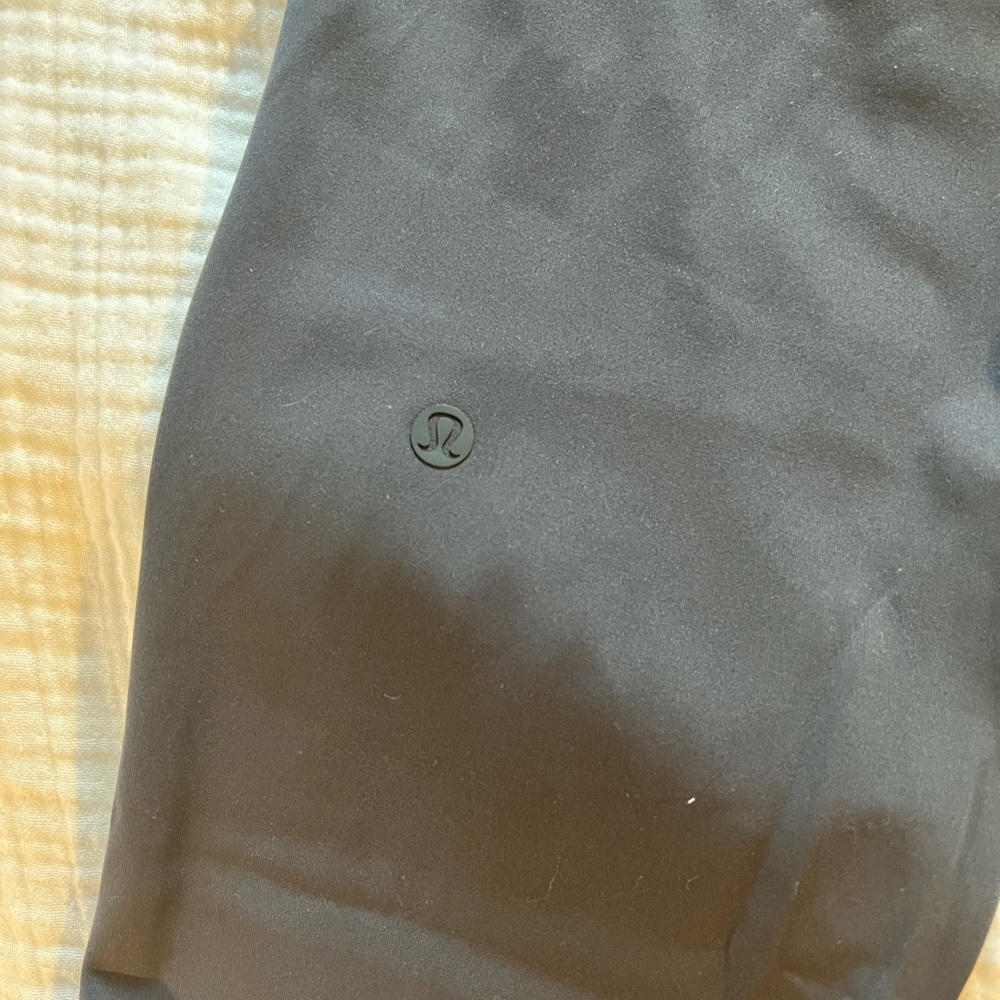 lululemon On The Fly Pants, slate grey size 6. Like new!!